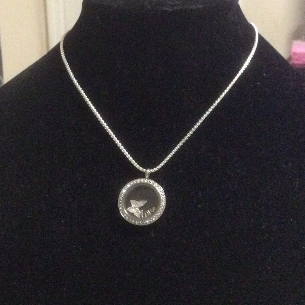 Chic Silver Butterfly Pendant Necklace